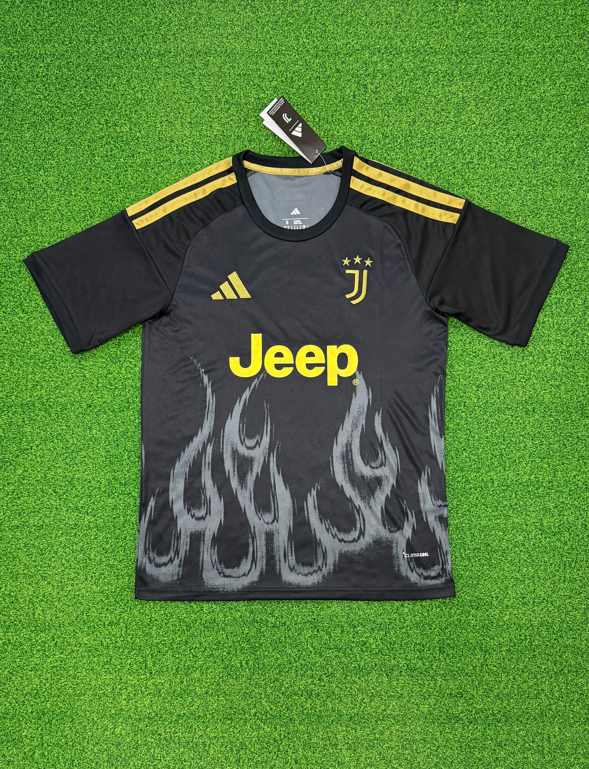 Troisième maillot de la Juventus 26-27