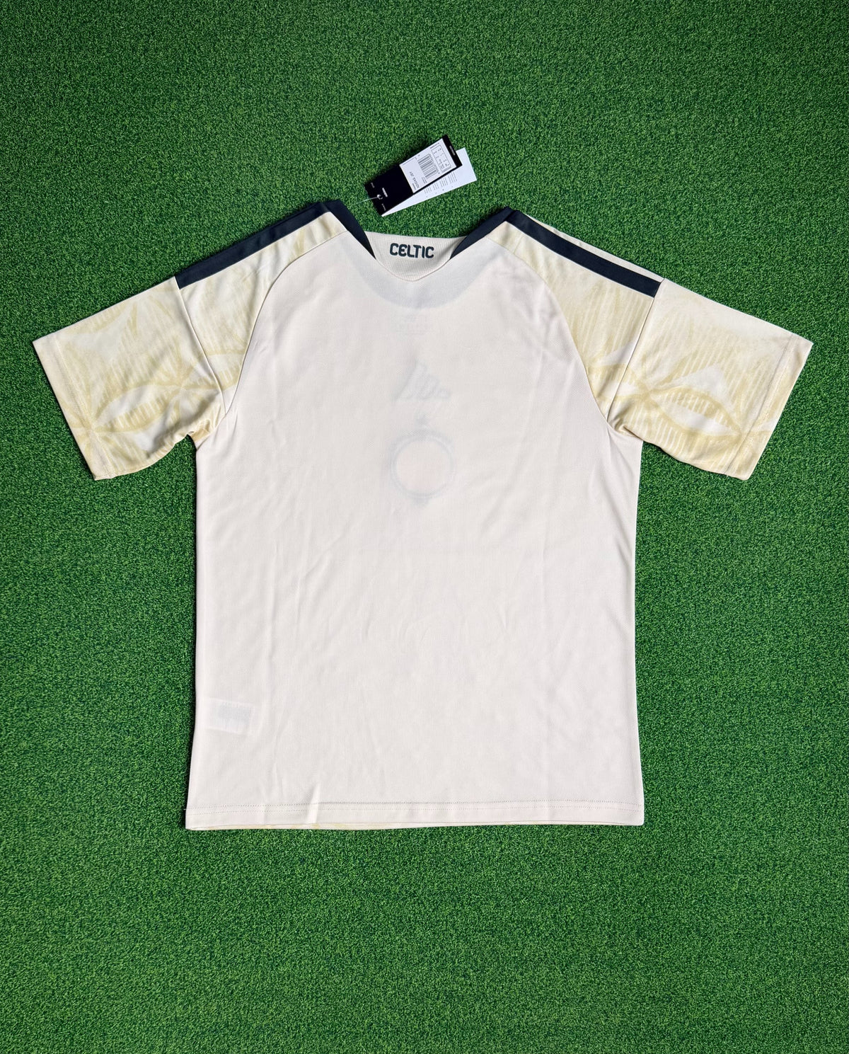 Troisième maillot du Celtic 26-27